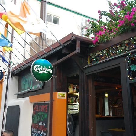 Harrys Inn Guesthouse ลาร์นาคา ภายนอก รูปภาพ
