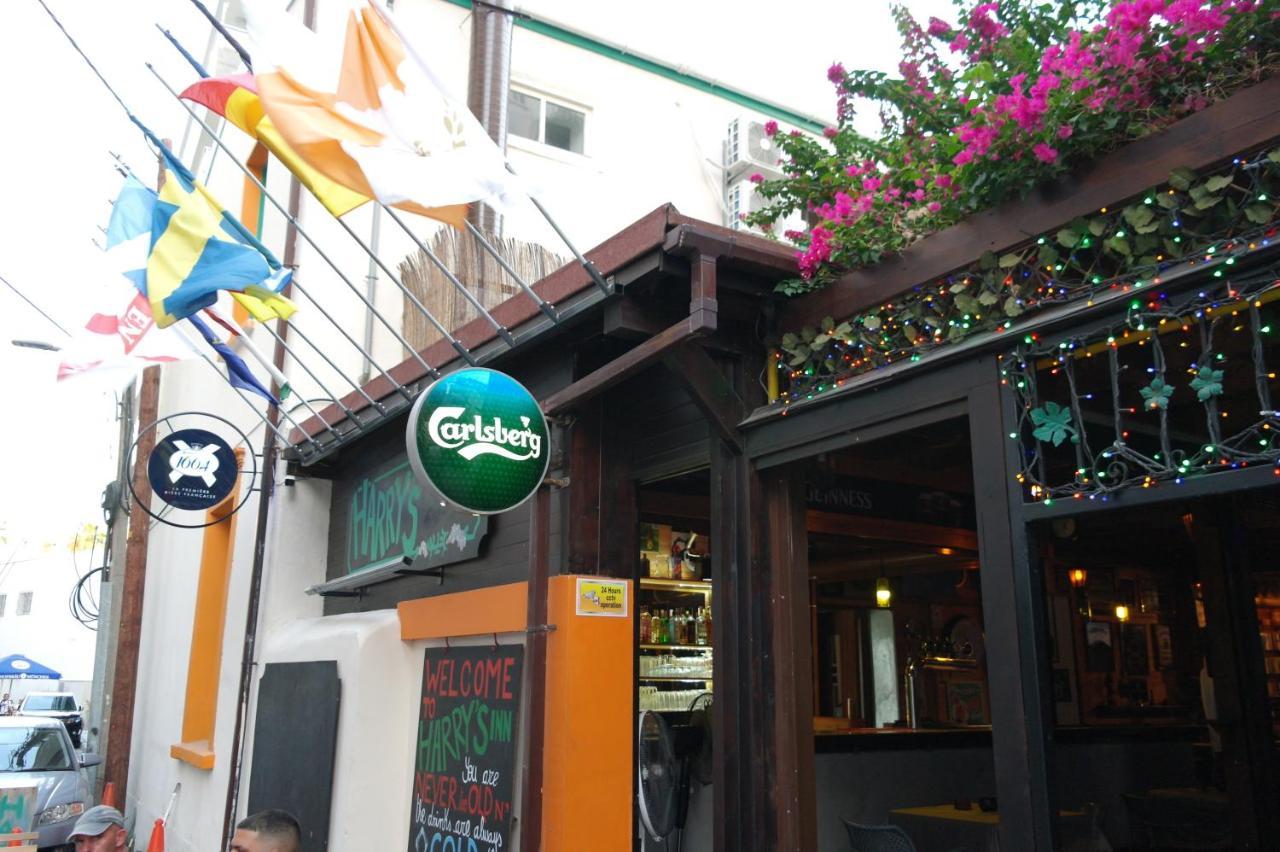 Harrys Inn Guesthouse ลาร์นาคา ภายนอก รูปภาพ