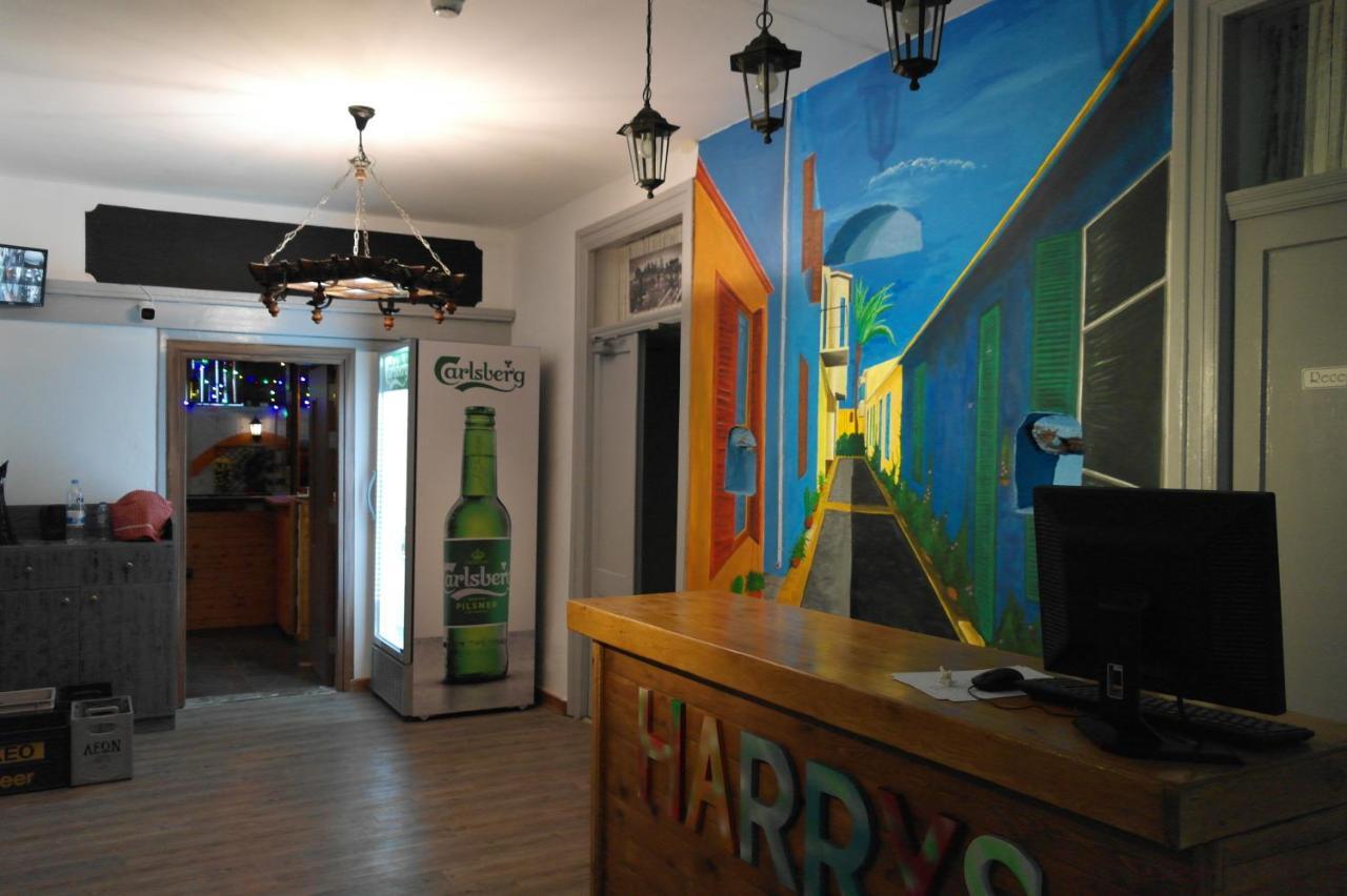 Harrys Inn Guesthouse ลาร์นาคา ภายนอก รูปภาพ