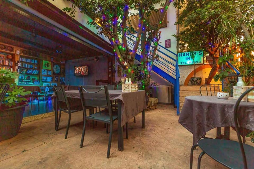 Harrys Inn Guesthouse ลาร์นาคา ภายนอก รูปภาพ