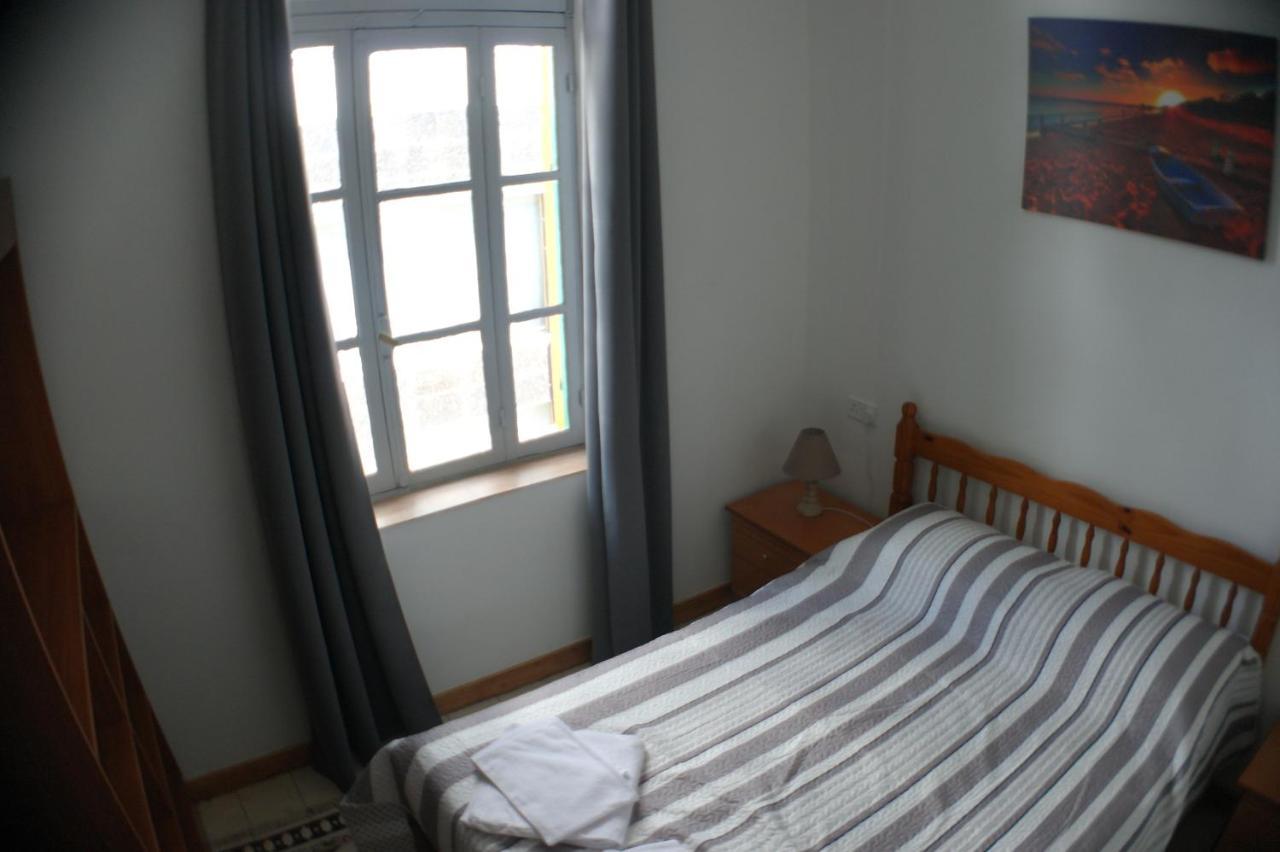 Harrys Inn Guesthouse ลาร์นาคา ภายนอก รูปภาพ