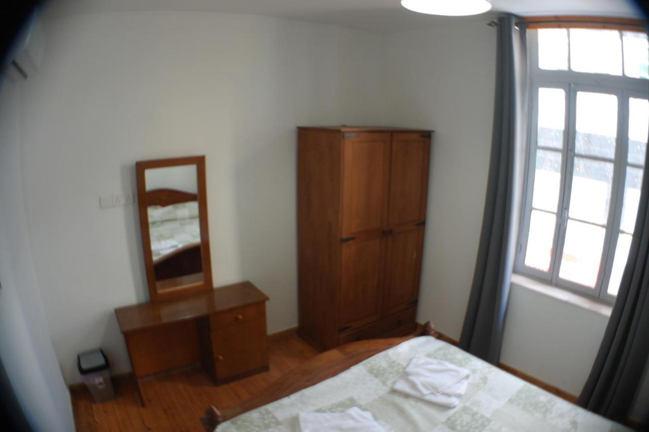 Harrys Inn Guesthouse ลาร์นาคา ภายนอก รูปภาพ