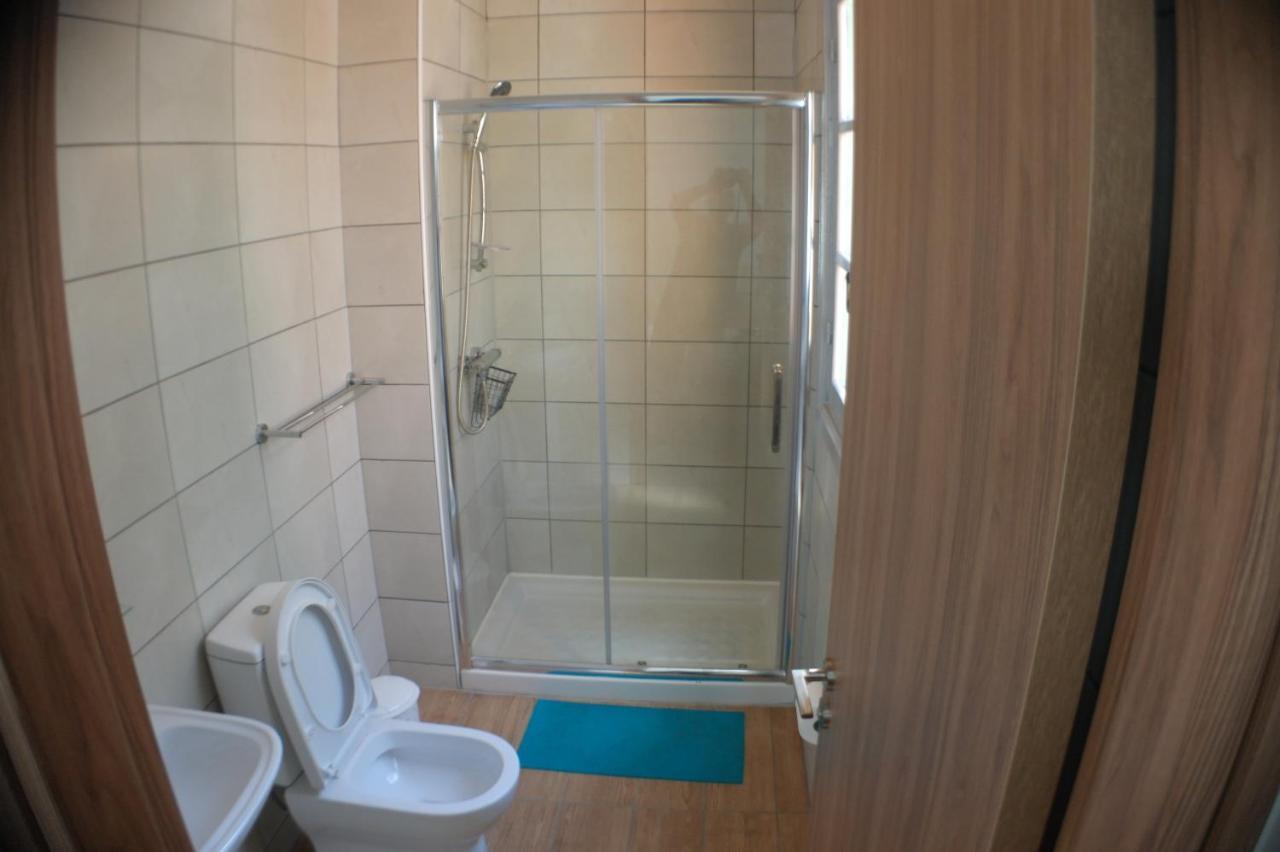 Harrys Inn Guesthouse ลาร์นาคา ภายนอก รูปภาพ